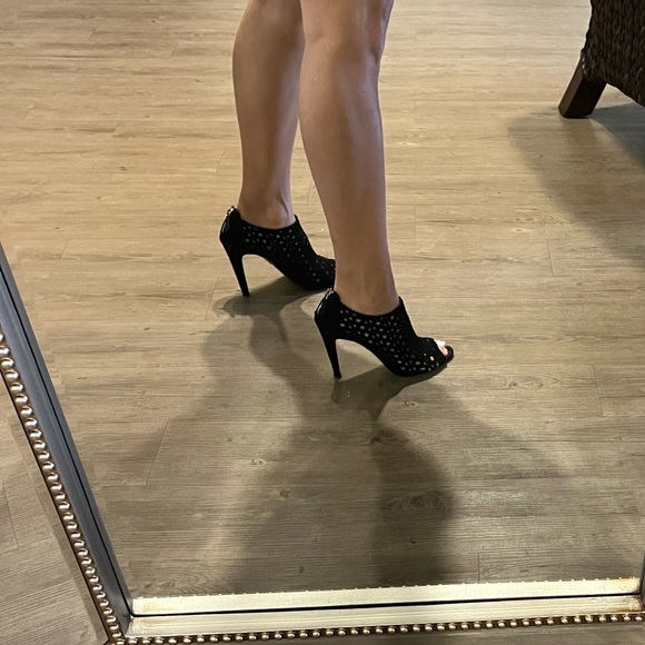 Prada laser cut heel booties - Picture 3 of 8